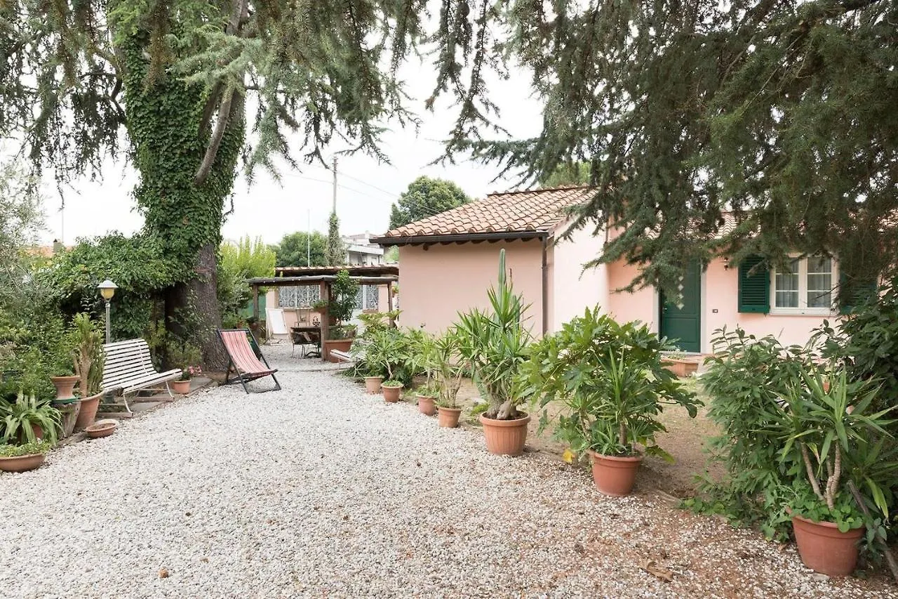 Villino Lorenzelli Near The City Wall Lucca