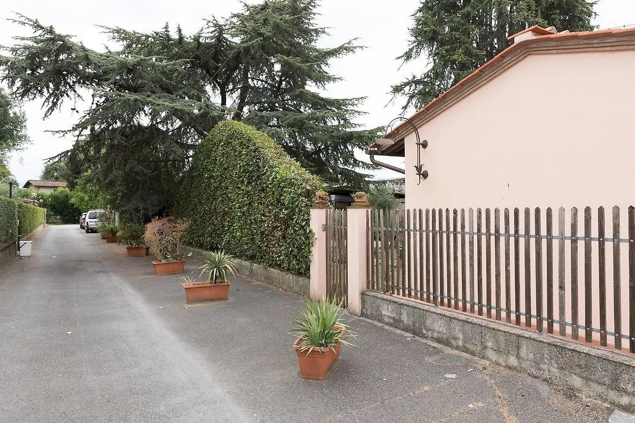 Villino Lorenzelli Near The City Wall 卢卡